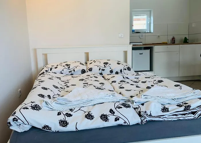 Bright Side Apartment *