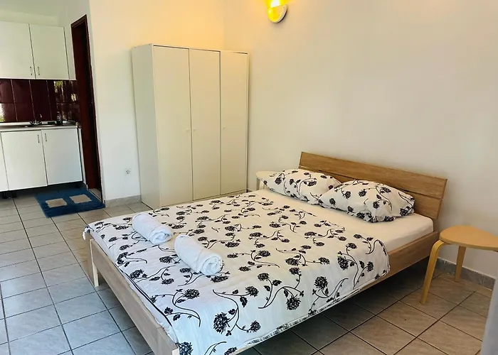 Bright Side Apartment *